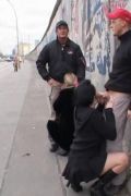Blowjob Porno in aller Öffentlichkeit, Schwanzblasen an der Berliner Mauer